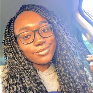 Meet your Posher, Alexis